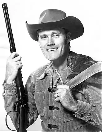 Chuck Connors als The Rifleman in 1959