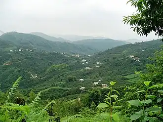 Een typisch dorp in de bergen bij Giresun