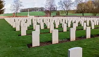 Overzicht met Cross of Sacrifice