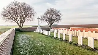 Overzicht met Cross of Sacrifice