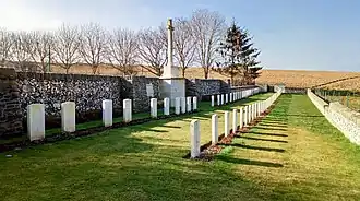 Overzicht met Cross of Sacrifice