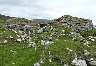 Cinn Trolla Broch vanaf het zuidwesten. In het midden van de broch is de ingang zichtbaar.