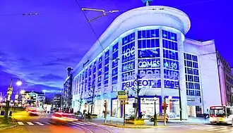 De toonzaal van de voormalige Citroëngarage, op de hoek van Sainctelettesquare en IJzerplein, Brussel, thans Kanal