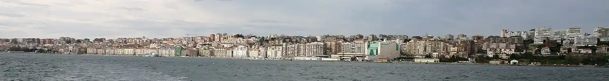 Panorama-uitzicht over de stad vanuit de Bahía de Santander