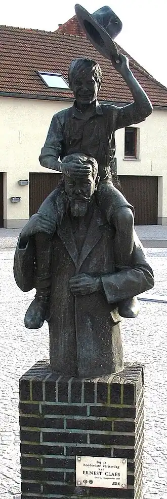 Ernest Claes en de Witte aan de kerk te Zichem