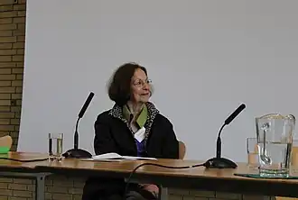 Claudia Roden tijdens het Oxford Symposium over voedsel en koken, 2012
