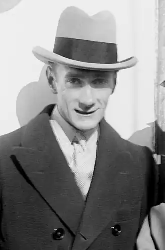 Clifton Webb (1923)