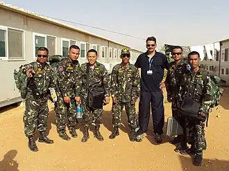 Een Cambodjaans ontmijningsteam in Soedan (foto: jun 2009).