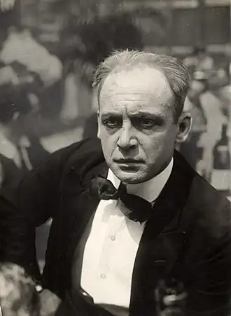 Co Balfoort als Hendiks in de film Helleveeg, een film van Theo Frenkel.