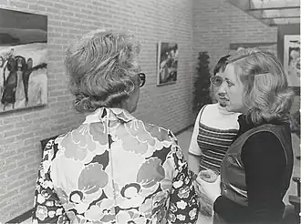 Doevendans (midden) tijdens een opening van een tentoonstelling in het Fries Scheepvaart Museum (1972).