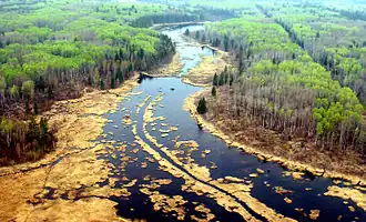 gedeelte van Cold Lake vanuit de lucht