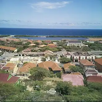 Uitzicht vanaf Fort Waakzaamheid op het stadsdeel Otrobanda (1964).