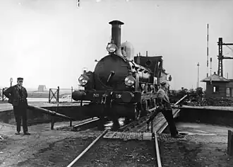 Een NS 2900 op de draaischijf bij Alkmaar (1937).