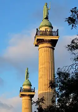 Zuilenpaar vanuit het zuiden