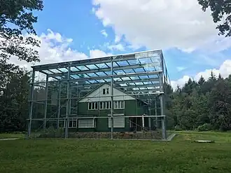 De bewaard gebleven commandantswoning waar o.a. Albert Konrad Gemmeker, commandant van het voormalige Kamp Westerbork, woonde. Het pand is het enige overgebleven bouwwerk van kamp Westerbork dat nog op zijn originele plek staat.
