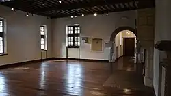 Dezelfde kamer met zicht op het portaal