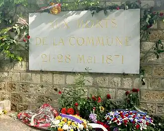 Gedenkteken op de muur der gefedereerden (de Communard-strijders) op de begraafplaats Père-Lachaise, Parijs, 2011.