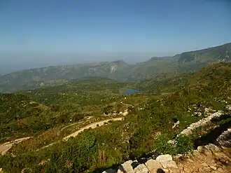 Het landschap in de buurt van Marigot
