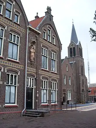 zusterhuis met beeld van Jozef met kind