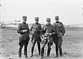 Groepsfoto van de Zwitserse luchtvaartpioniers Alfred Comte, Balz Zimmermann, Oskar Bider en Henri Pillichody, 1918.