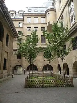 Cour des Femmes