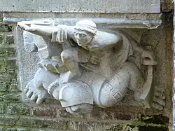 Beeldhouwwerk in de kademuur