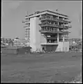 De constructie van het Sühnezeichen huis, ook wel bekend als Podium O950, in 1967.