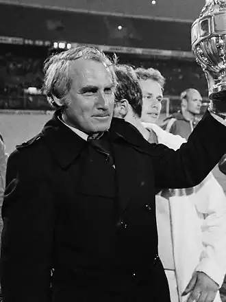 Finale KNVB Beker Ajax-FC Twente 3–0; Cor Brom met de beker (29 mei 1979)