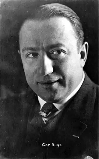 Portretfoto van Cor Ruys door Willem Coret, ca. 1935