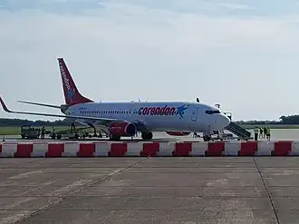 Een Boeing 737-800 van Corendon Airlines op Groningen Airport Eelde