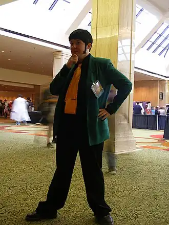 Cosplayer, uitgedost als Arsène Lupin III
