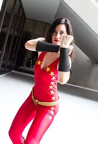 Cosplayer als Wonder Girl tijdens Dragon Con 2013.
