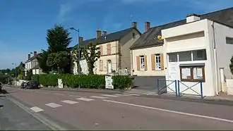 Gemeentehuis en school