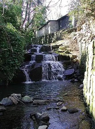 Cottingley Beck, het beekje waar Frances en Elsie beweerden de elfjes gezien te hebben