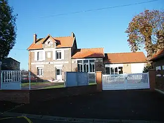 Gemeentehuis en school