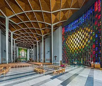 Interieur van de herbouwde kathedraal van Coventry, waar de wereldpremière plaatsvond