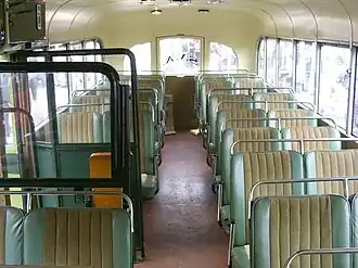 Interieur, 1108 (de banken uit 1957 behoren niet oorspronkelijk bij deze bus)