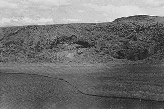 Cueva Fell gezien vanaf de overkant van de Río Chico