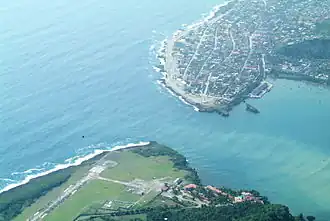 De baai van Baracoa van boven gezien