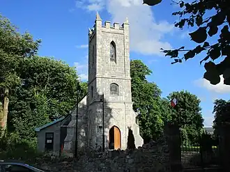 Foto van Kilkishen Cultural Centre, de voormalige protestantse kerk. Links van de ingang is een aanbouw toegevoegd voor dit dorpscentrum.