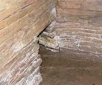 De toegang tot de tombe van Cuween Hill, van binnenuit