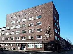 Flatgebouw Olfers-Eck te Cuxhaven (1930); pas in 1964 naar Karl Olfers genoemd.