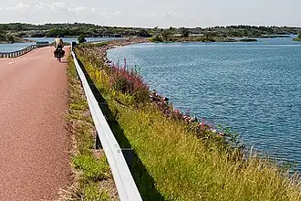 Typisch beeld op Brändö: eilanden verbonden door dijken.