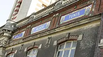 Verschillend steden verwerkt in de gevels