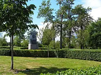 Het Döbelns park met het monument van generaal Georg Carl von Döbeln.
