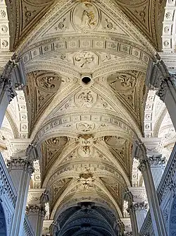 Stucwerk middenschip