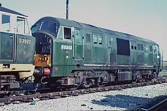 De D6343 met een Hymek te Old Oak common in 1965