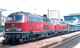 DB locomotieven 210 004 + 210 ... met trein naar Zürich in 1973 te München Hbf