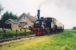 Stoomlocomotief 89 7159 van de DGEG, rijdt normaal op de Kuckucksbähnel in Neustadt an der Weinstraße. Tijdens het Bello Festival 1998 vertrekt ze uit Twisk, 28 juni 1998. Foto: Rob Veninga.