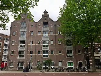 De drie pakhuizen aan de Houtmankade